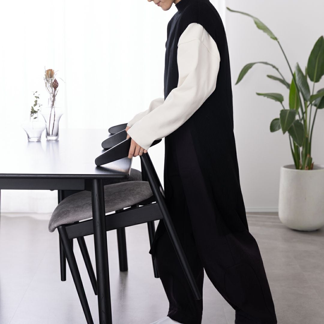 テーブルに引っ掛けられるチェア